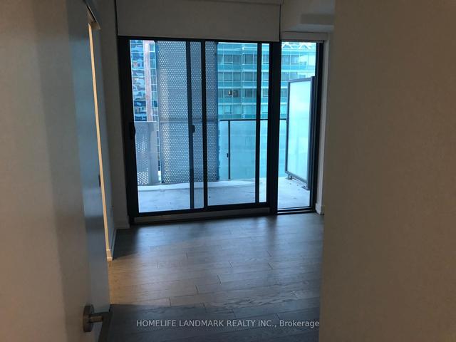1705 - 25 Richmond St E, Condo with 2 bedrooms, 2 bathrooms and 1 parking in Toronto ON | Image 3