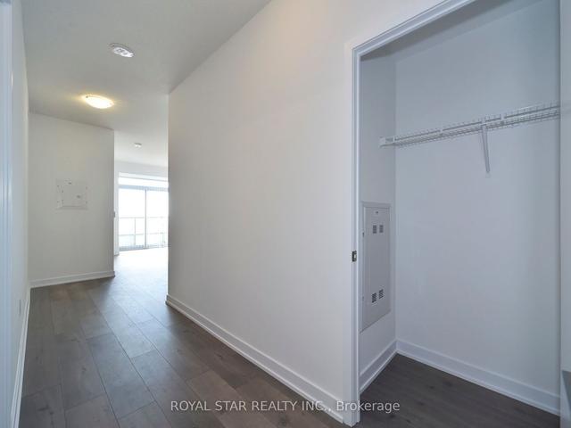 909 - 10 Honeycrisp Cres, Condo with 2 bedrooms, 2 bathrooms and 1 parking in Vaughan ON | Image 3