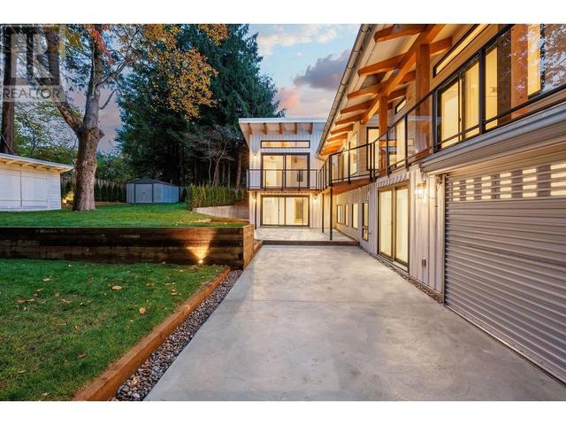 40215 Kintyre Dr, House detached with 4 bedrooms, 5 bathrooms and 2 parking in Squamish BC | Image 4