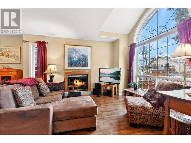 102 - 626 Van Horne St, House detached with 3 bedrooms, 2 bathrooms and 2 parking in Penticton BC | Image 3