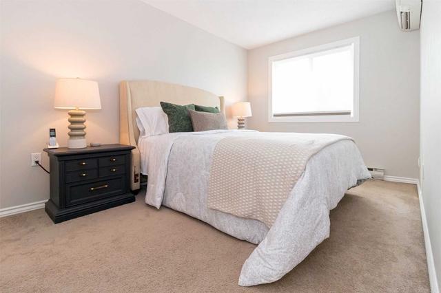 96 - 1042 Falgarwood Dr, Townhouse with 3 bedrooms, 2 bathrooms and 1 parking in Oakville ON | Image 6