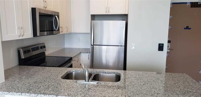 PH-210 - 349 Rathburn Rd W, Condo with 1 bedrooms, 1 bathrooms and 1 parking in Mississauga ON | Image 3