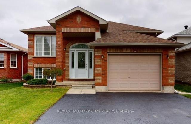 MAIN - 133 Monique Cres, House detached with 3 bedrooms, 2 bathrooms and 2 parking in Barrie ON | Image 1