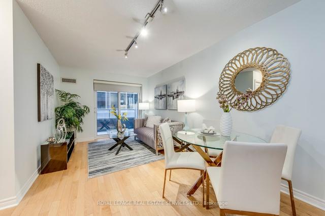 1245 - 250 Wellington St W, Condo with 1 bedrooms, 1 bathrooms and 1 parking in Toronto ON | Image 2