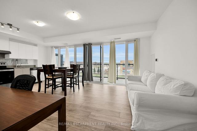 B301 - 3200 Dakota Common, Condo with 2 bedrooms, 2 bathrooms and 2 parking in Burlington ON | Image 3