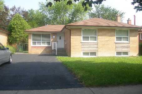 MAIN - 140 Goulding Ave, House detached with 3 bedrooms, 2 bathrooms and 4 parking in North York ON | Image 1
