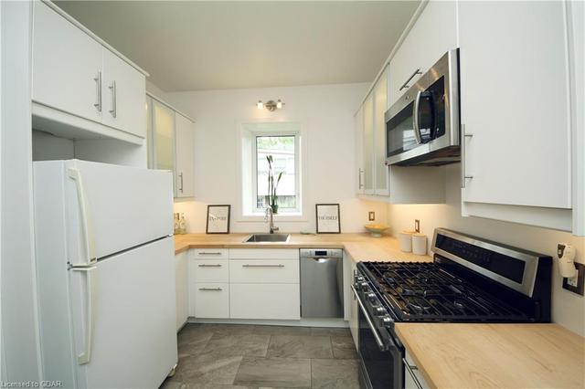 122 Essex St, House detached with 2 bedrooms, 1 bathrooms and 2 parking in Guelph ON | Image 3