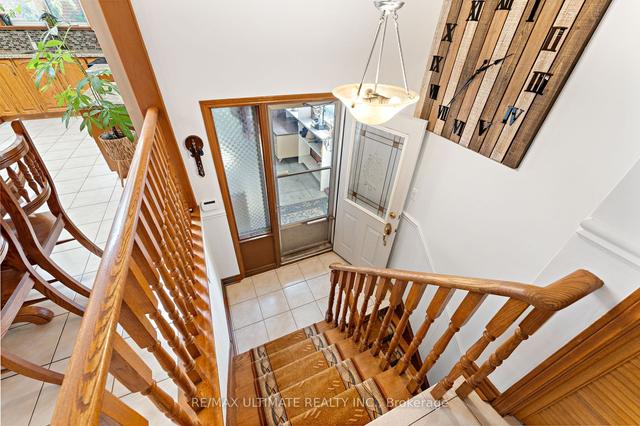 57 Veerland Dr, House detached with 5 bedrooms, 3 bathrooms and 4 parking in Toronto ON | Image 13