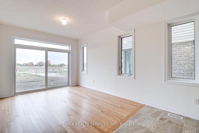 MAIN - 144 Terry Fox Dr, House detached with 2 bedrooms, 2 bathrooms and 2 parking in Barrie ON | Image 3