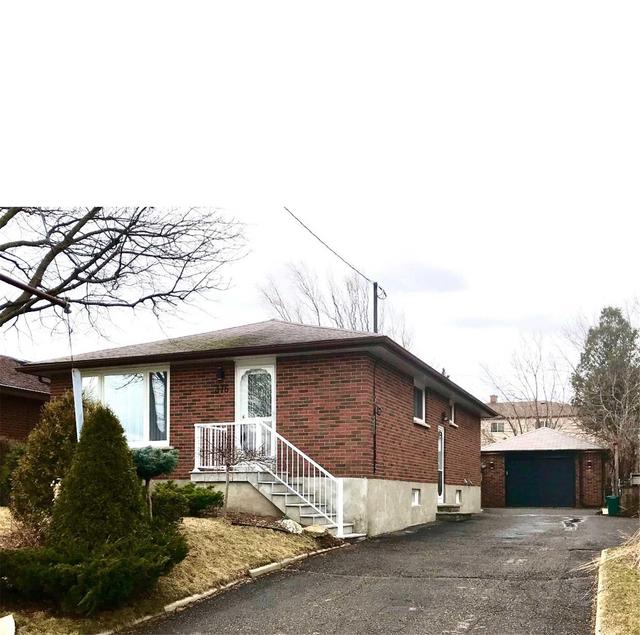 MAIN - 376 Elmridge St, House detached with 3 bedrooms, 1 bathrooms and 3 parking in Oshawa ON | Image 4