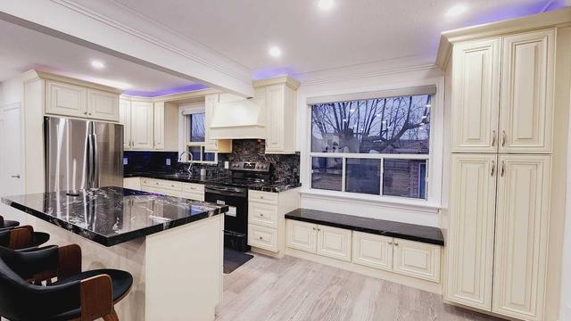 MAIN - 1747 Coram Cres, House detached with 3 bedrooms, 1 bathrooms and 6 parking in Mississauga ON | Image 7