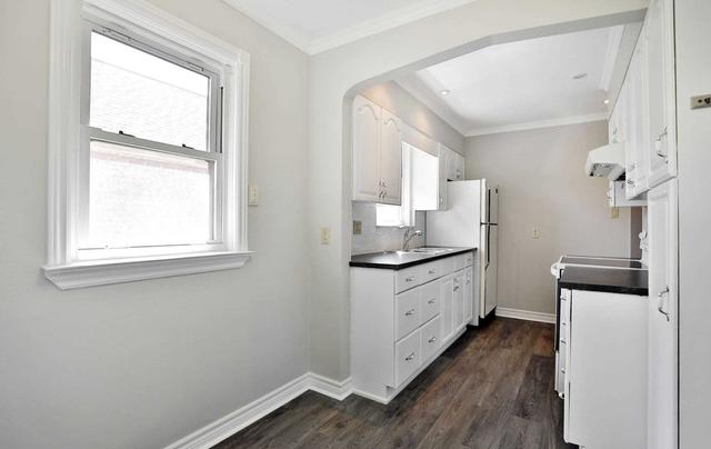 909 Islington Ave, House detached with 2 bedrooms, 2 bathrooms and 3 parking in Etobicoke ON | Image 2