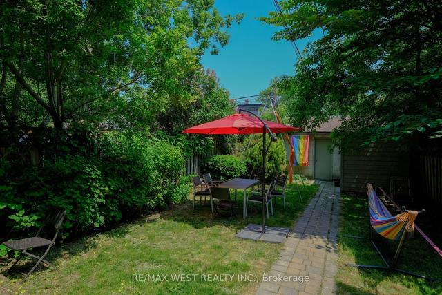 MAIN - 111 Lippincott St, House detached with 2 bedrooms, 1 bathrooms and 0 parking in Toronto ON | Image 2