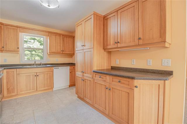 8869 Timberwood Trail, House detached with 5 bedrooms, 2 bathrooms and 12 parking in Grand Bend ON | Image 13