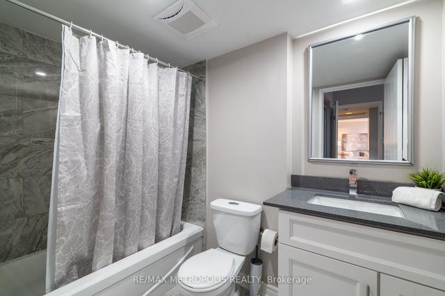 201 - 150 Alton Towers Cir, Condo with 2 bedrooms, 2 bathrooms and 1 parking in Scarborough ON | Image 4
