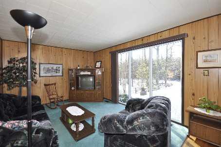 8863 Halton Ave, House detached with 3 bedrooms, 1 bathrooms and 3 parking in Milton ON | Image 2