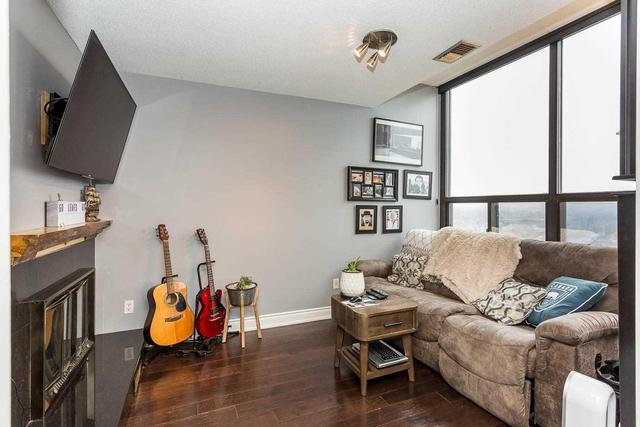 PH16 - 200 Robert Speck Pky, Condo with 3 bedrooms, 3 bathrooms and 2 parking in Mississauga ON | Image 9