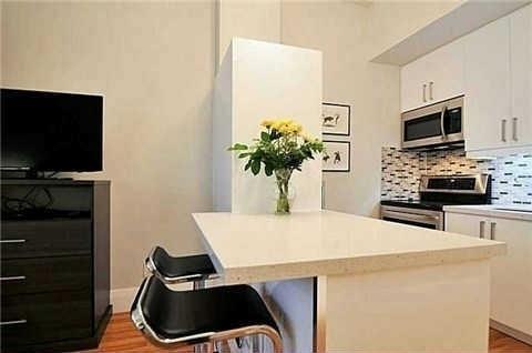 909 - 1 King St W, Condo with 0 bedrooms, 1 bathrooms and null parking in Toronto ON | Image 1