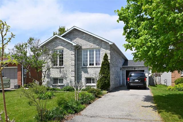 90 Barre Dr, House detached with 2 bedrooms, 2 bathrooms and 4 parking in Barrie ON | Image 1
