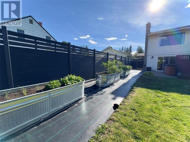 523 Stonor St, House detached with 4 bedrooms, 2 bathrooms and 4 parking in Summerland BC | Image 31