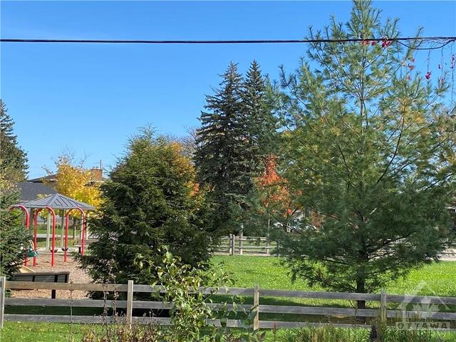 909 Rex Ave, House detached with 2 bedrooms, 2 bathrooms and 1 parking in Ottawa ON | Image 26