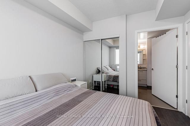 2309 - 2221 Yonge St, Condo with 2 bedrooms, 2 bathrooms and 1 parking in Toronto ON | Image 2