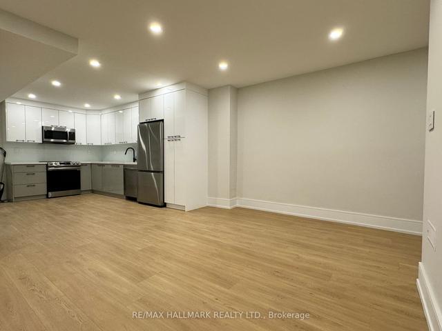 MAIN - 116 Bellevue Ave, House attached with 3 bedrooms, 1 bathrooms and 0 parking in Toronto ON | Image 1