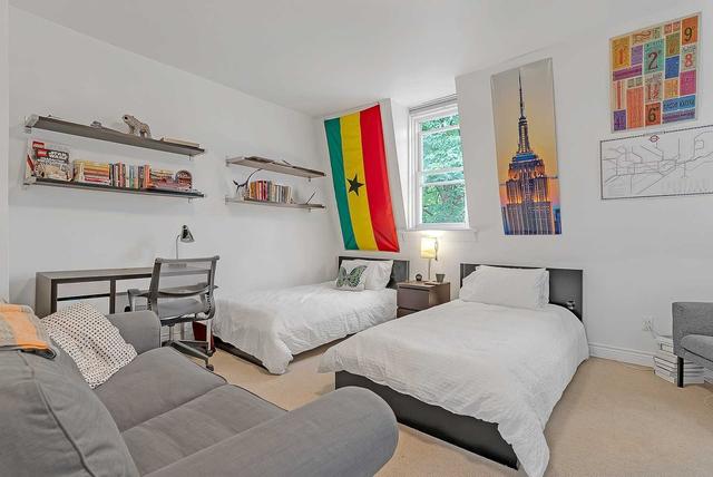 32 Shaftesbury Ave, House attached with 3 bedrooms, 2 bathrooms and 1 parking in Toronto ON | Image 3