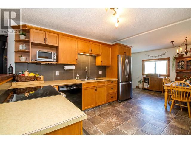 1408 Third St W, House detached with 2 bedrooms, 1 bathrooms and 1 parking in Revelstoke BC | Image 8