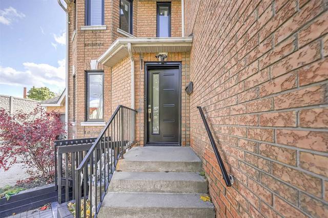 MAIN - 39A Lippincott St E, House attached with 3 bedrooms, 2 bathrooms and 2 parking in York ON | Image 18