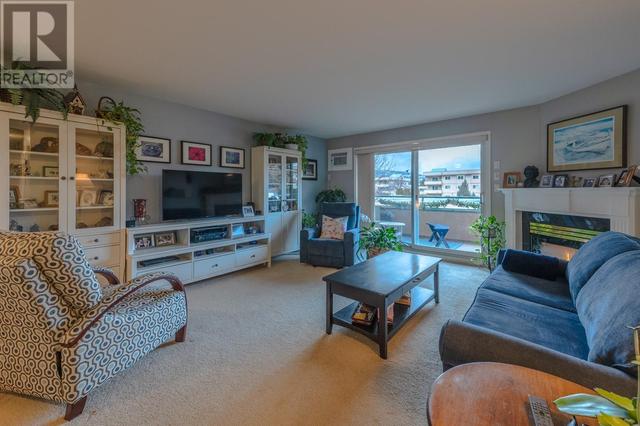 204 - 8700 Jubilee Rd E, Condo with 2 bedrooms, 2 bathrooms and 1 parking in Summerland BC | Image 2
