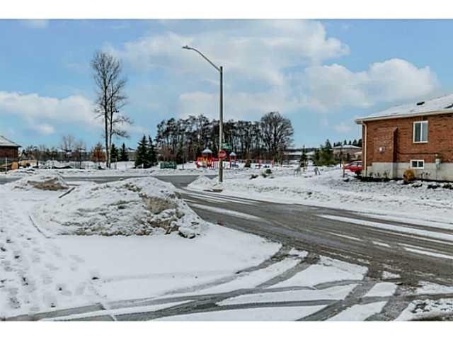 9 Gross Dr, House attached with 3 bedrooms, 3 bathrooms and 1 parking in Barrie ON | Image 14