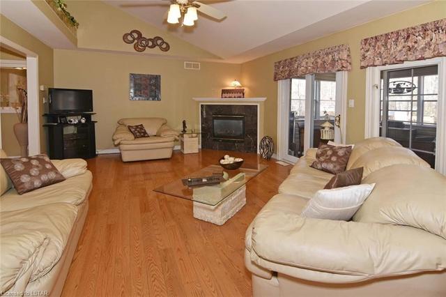 8842 Timberwood Trail, House detached with 4 bedrooms, 3 bathrooms and 12 parking in Grand Bend ON | Image 6