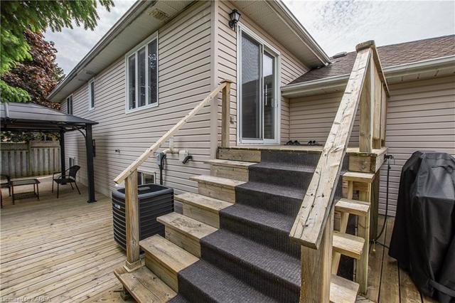 886 Irving Crt, House detached with 4 bedrooms, 2 bathrooms and 4 parking in Kingston ON | Image 41