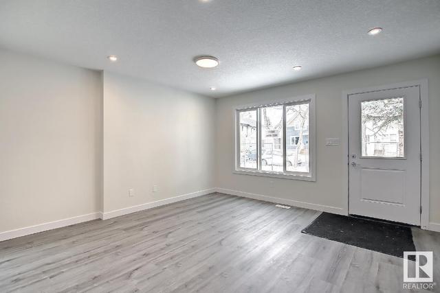 2 - 10927 80 Ave Nw, House semidetached with 3 bedrooms, 3 bathrooms and null parking in Edmonton AB | Image 10