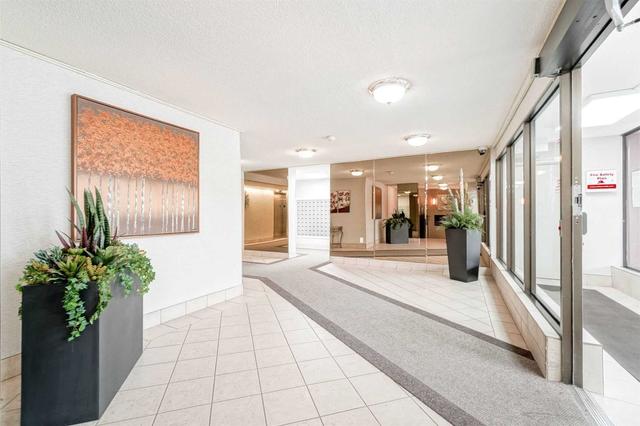 909 - 18 Knightsbridge Rd, Condo with 2 bedrooms, 1 bathrooms and 1 parking in Brampton ON | Image 4