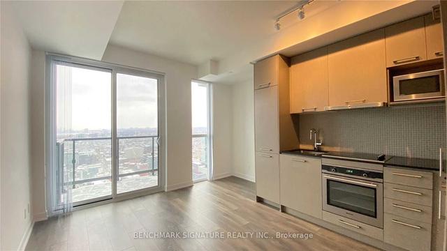 PH202 - 87 Peter St, Condo with 1 bedrooms, 1 bathrooms and 0 parking in Toronto ON | Image 2