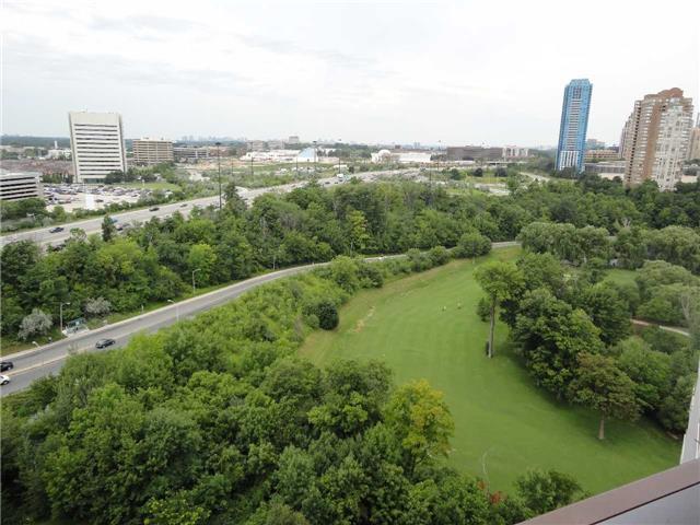 PH19 - 10 Edgecliff Golfway, Condo with 3 bedrooms, 2 bathrooms and 1 parking in North York ON | Image 12