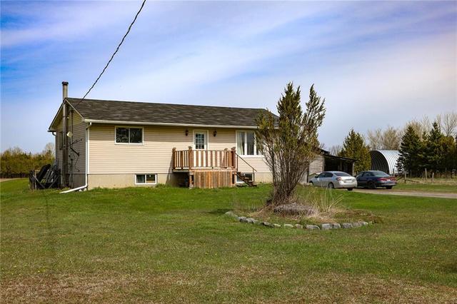 13325 County Road 18 Rd, House detached with 2 bedrooms, 2 bathrooms and 12 parking in South Dundas ON | Image 3