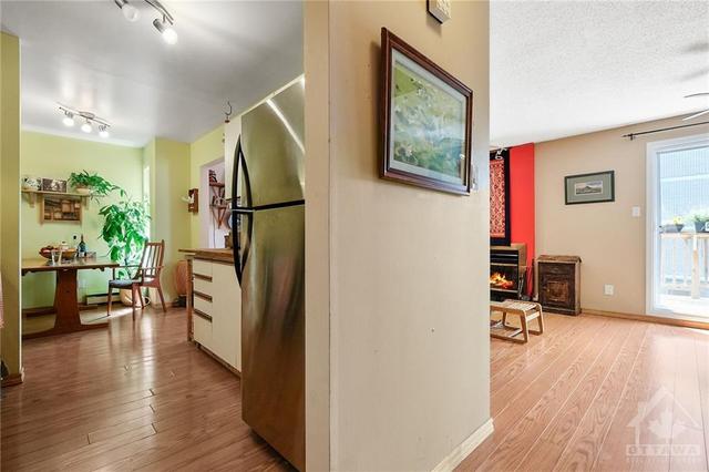 H - 20 Hart Ave, House attached with 2 bedrooms, 2 bathrooms and 1 parking in Ottawa ON | Image 9
