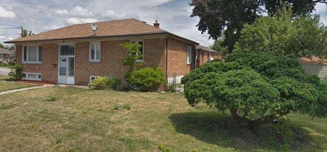 MAIN - 101 Rustic Rd, House detached with 3 bedrooms, 1 bathrooms and 1 parking in North York ON | Image 1