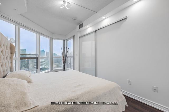 4508 - 386 Yonge St, Condo with 2 bedrooms, 2 bathrooms and 1 parking in Toronto ON | Image 13
