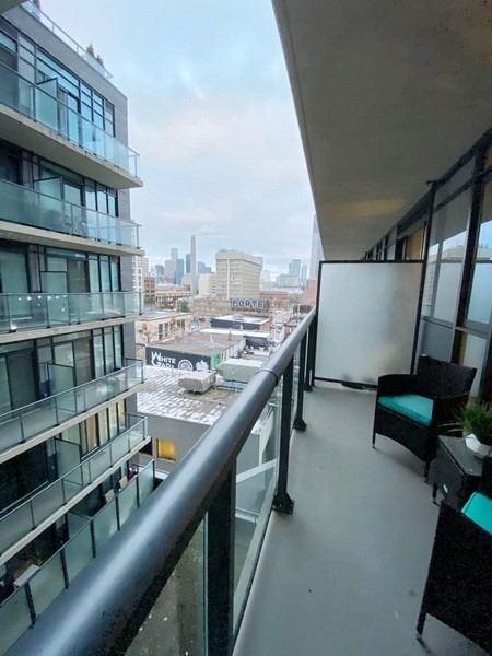 803 - 297 College St, Condo with 3 bedrooms, 2 bathrooms and 1 parking in Toronto ON | Image 4