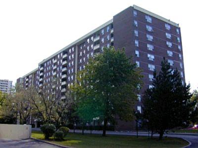 909 - 175 Hilda Ave, Condo with 2 bedrooms, 1 bathrooms and 1 parking in North York ON | Image 1