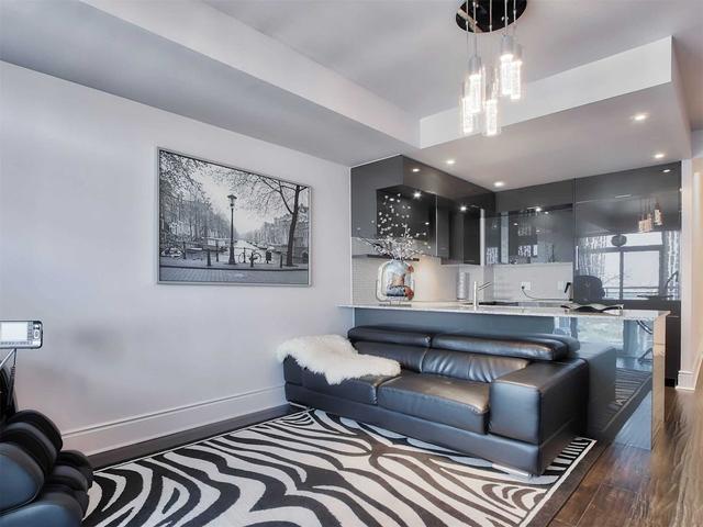 PH-03 - 16 Brookers Lane, Condo with 2 bedrooms, 2 bathrooms and 2 parking in Etobicoke ON | Image 2