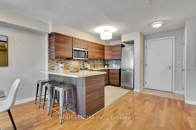 909 - 111 Elizabeth St, Condo with 1 bedrooms, 1 bathrooms and 1 parking in Toronto ON | Image 11
