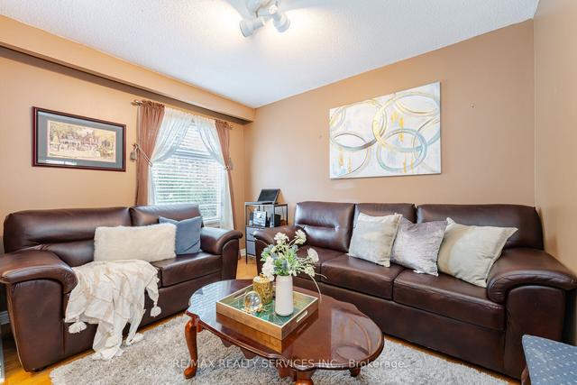 50 Rotherglen Crt, House detached with 3 bedrooms, 4 bathrooms and 5 parking in Brampton ON | Image 34