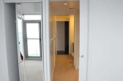 0000 - 14 York St, Condo with 3 bedrooms, 2 bathrooms and 1 parking in Toronto ON | Image 5