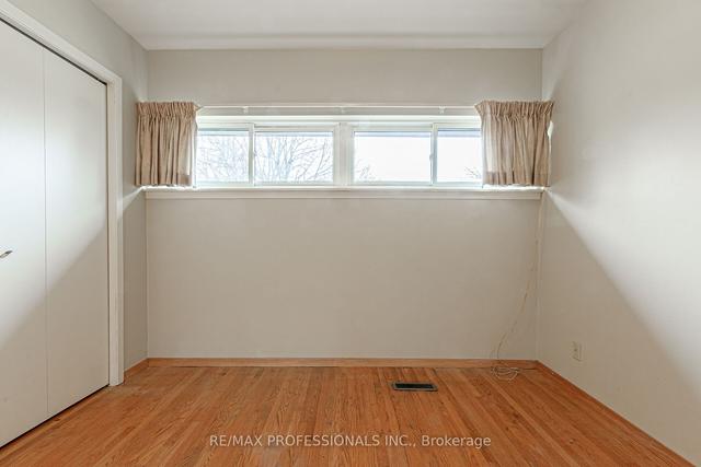6 Mogul Dr, House detached with 5 bedrooms, 3 bathrooms and 4 parking in Toronto ON | Image 13