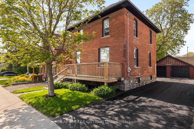 44 Colborne St W, House detached with 3 bedrooms, 2 bathrooms and 6 parking in Orillia ON | Image 1